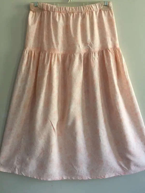 Woman Pink drop waist skirt high waisted floral print skirt Sz S in Women's - Bottoms in City of Toronto - Image 9