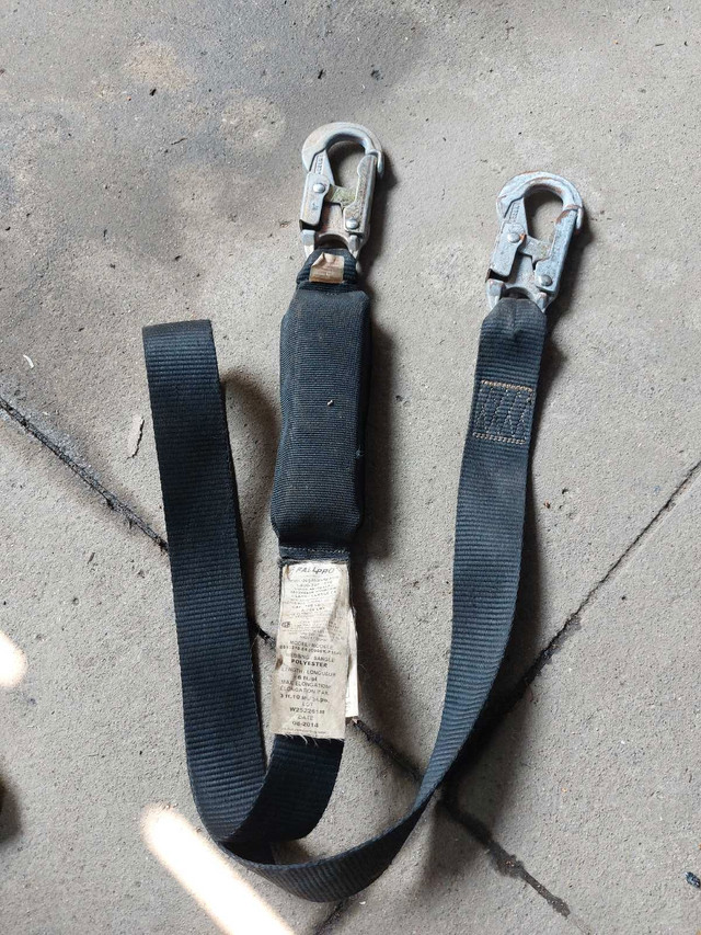 roofing safety harnesses in Roofing in Windsor Region - Image 2