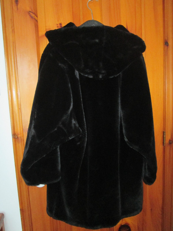 Manteau fausse fourrure vison noir dans Autre  à Saint-Jean-sur-Richelieu - Image 3