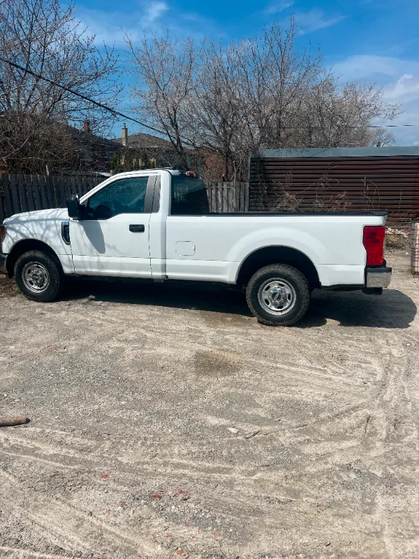 2021 Ford F-250 SD XL 8 Ft Box 6.2 litre gas