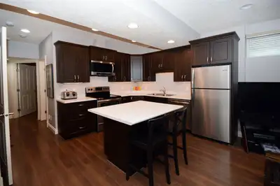 Spacious 1-Bedroom Basement Suite – Steps from U of A & LRT