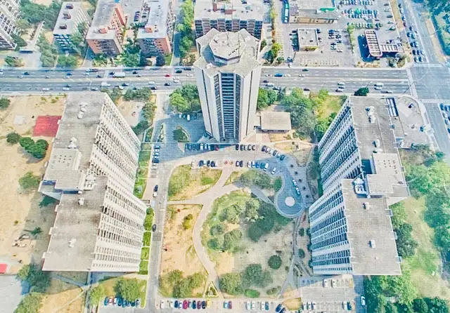 TORONTO 4 RENT GROUND-LEVEL LARGE CORNER SUITE | 401 & KIPLING!