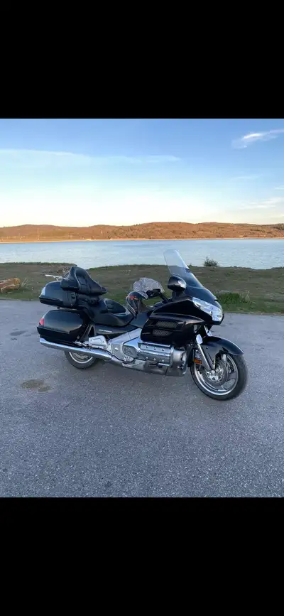 Immaculate condition, fog lights, blue tooth to stereo added, phone charger and mount. New tires 350...
