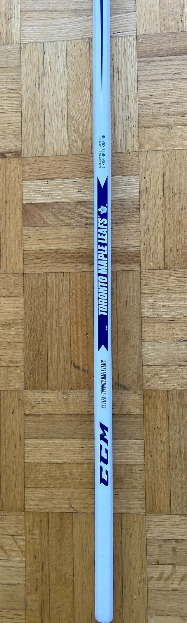 Toronto Maple Leaf CCM stick for youth in Hockey in City of Toronto - Image 4