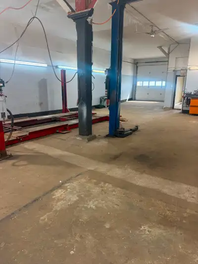 1800 sq ft shop for rent. Just off Rothesay Ave with lots of parking and a spot for a sign. Has an o...