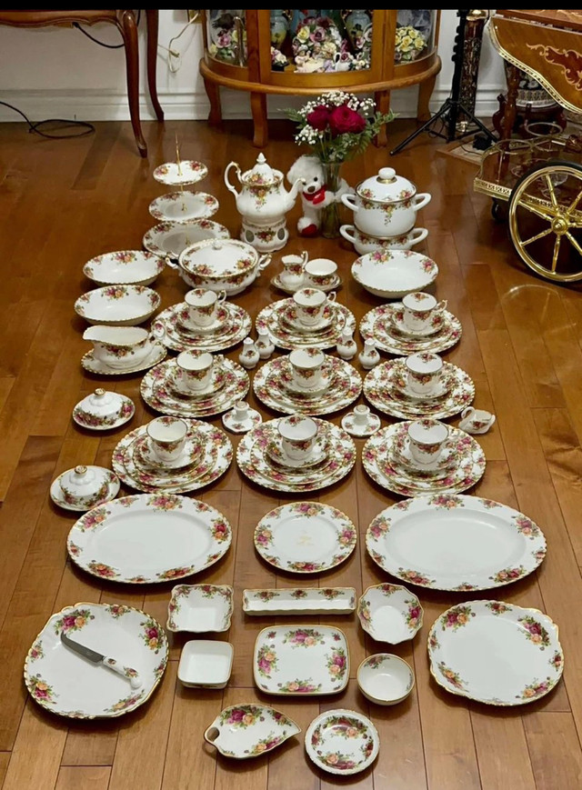 Huge dinner set for 6 or 12 or sell individual piece Royal Alber in Kitchen & Dining Wares in Hamilton - Image 2