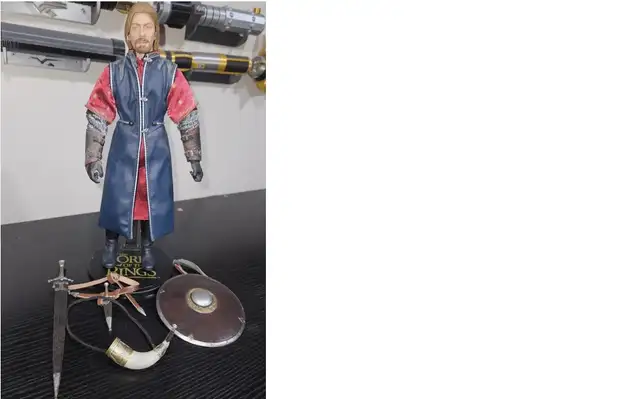 Sideshow Toys 2006.  LOTR Boromir Son of Denethor 1/6 scale in Arts & Collectibles in Winnipeg - Image 3