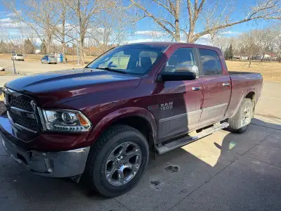 2016 ram eco diesel 268,000 km Fresh delete Black leather short box Runs and drives great.