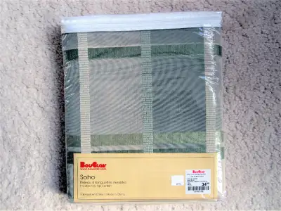 - 100% polyester - Never used and still in a package - Dimensions: 54 in x 84 in. (137 cm x 213 cm)...