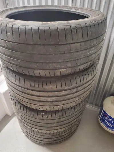 Set of four used perelli tires. 275-40-R21 One has two plugs. Dot 2019 $650 or best reasonable offer...