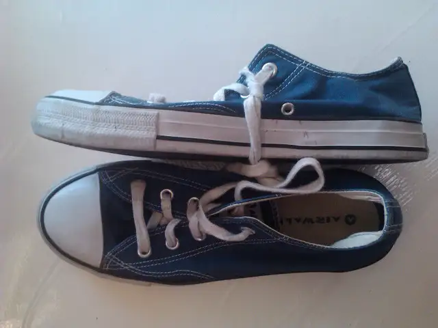 Women`s Air Walk shoes size 9.5 in Women's - Shoes in City of Toronto - Image 3