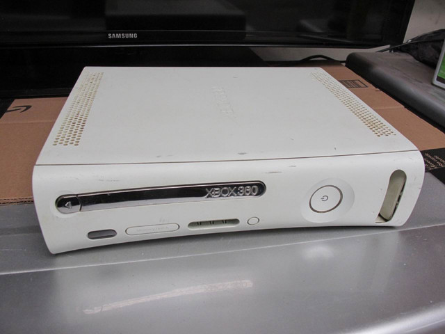 Xbox 360 HDMI console works w/bad drive good mobo PARTS REPAIR in XBOX 360 in City of Toronto
