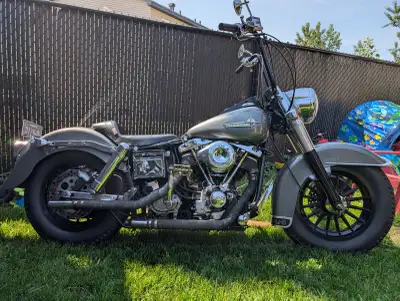 Cette 1982 Harley-Davidson FLH d'occasion est un classique indémodable, doté d'un moteur robuste ave...