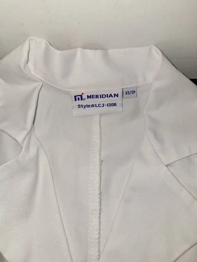 White Meridian Lab Coat XS - New in Health & Special Needs in Mississauga / Peel Region - Image 4