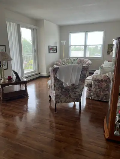 A spacious and bright updated 2 bedroom located in a quiet well kept building. Minutes away from the...