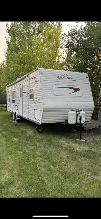 Must sell this 2005 Jay Flight 29 BHS travel trailer by Jayco. This camper is in great shape, super...