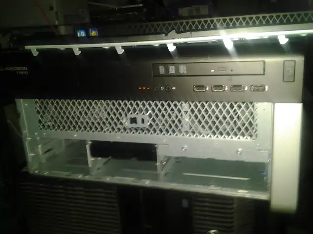 dell precision 7610 dual socket 64 gig e5 -2620v2  8 drive cage in Desktop Computers in City of Montréal - Image 4