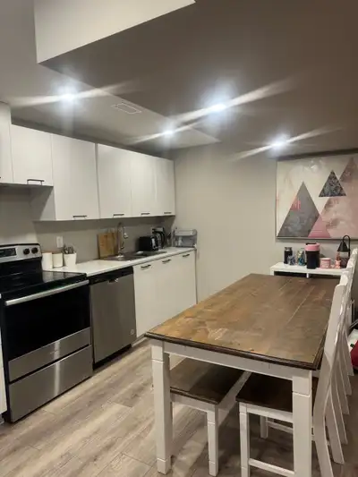 March Rd - Basement Appartment - Separate Entrance