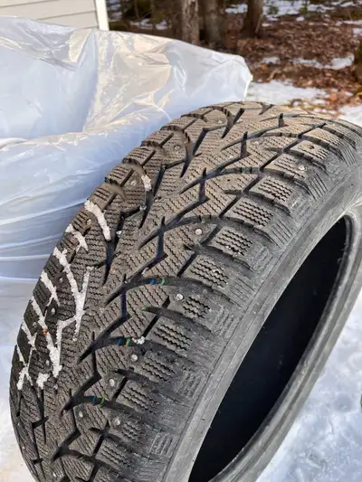 4 studded winter tires for sale Toyo Ice 3 Observe studded winter tires 235/55R19 More than 50% wear...