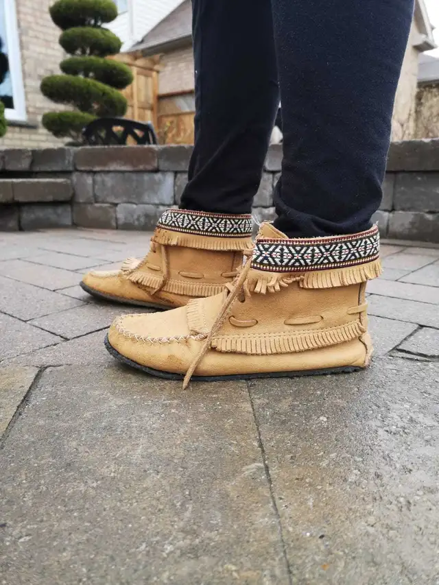 Women's size 8 Moccasin ankle boot Moose Hide Leather - made in  in Women's - Shoes in Oshawa / Durham Region - Image 6
