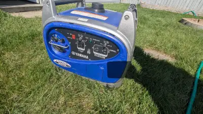 Yamaha generator inverter ef2400is Missing two panels,and missing inside plastic pieces. Runs good....