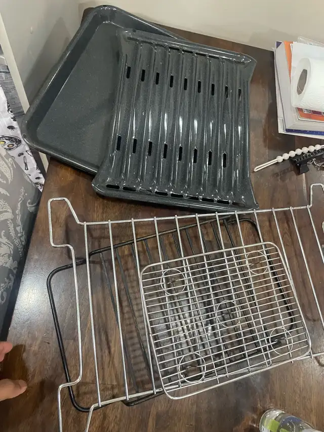 oven trays/ roasting pans  in Kitchen & Dining Wares in City of Toronto - Image 5