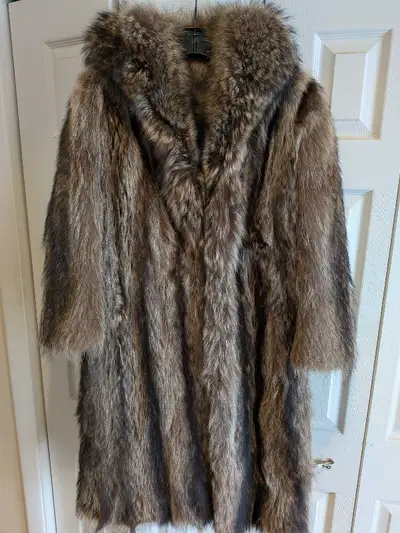 Luxurious Women's Fur Coat, View more
