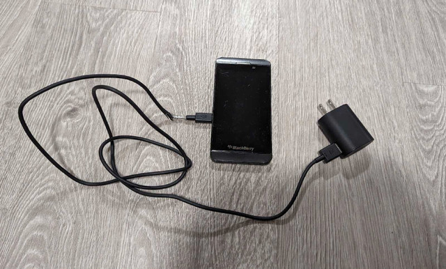 Blackberry Z10 with Charger  in Cell Phones in City of Toronto - Image 4