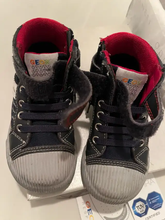 Geox Sneakers in Kids & Youth in Markham / York Region - Image 2