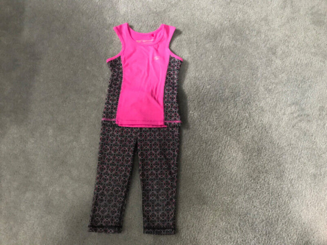 3 ensembles sportifs pour fille 4 ans, très comfortable dans Vêtements - 4T  à Longueuil/Rive Sud - Image 4