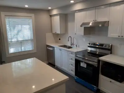 3 bedroom 2 bath room apartment Bathurst and St Clair