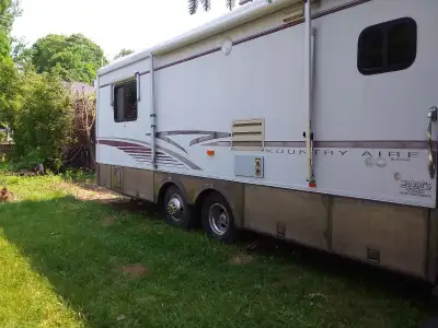 New tires, batteries, with tag axle, 104, 000kms, 460 engine, 6, 500 watts Onan generator,, good con...