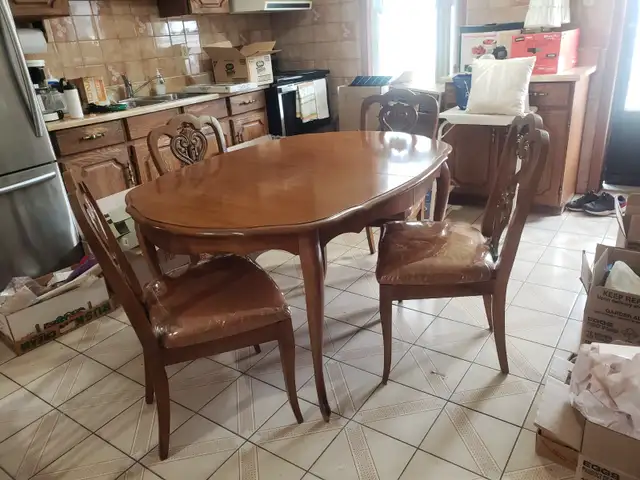 Solid wood fine French provincial style dinning room set in Dining Tables & Sets in City of Toronto - Image 4