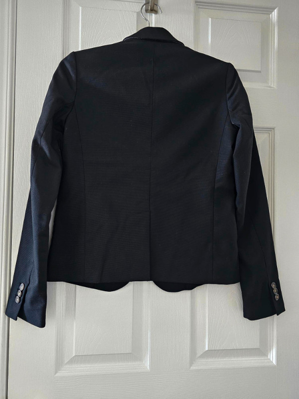 Women's blazer (GAP) - Black. Size 2 in Women's - Tops & Outerwear in City of Toronto - Image 2