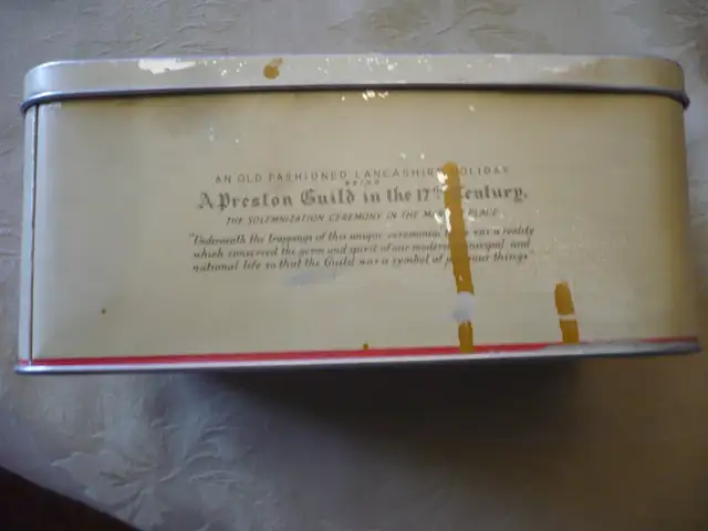 DECORATIVE TIN BOX PRESTON GUILD MERCHANT 195263417654857985123