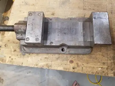 Hello For sale is a very solid milling vise for a bridgeport or similar machine. It is very heavy, a...