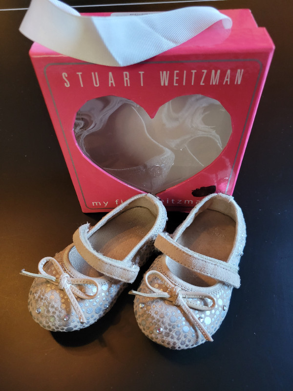 Stuart Weitzman my first weitzmans souliers filles taille 4 size dans Vêtements - 18 à 24 mois  à Laval/Rive Nord - Image 2