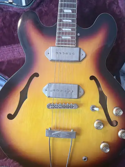 Great guitar got it brand new back in 2022 from long and mcquade Truro when they first opened up. Al...
