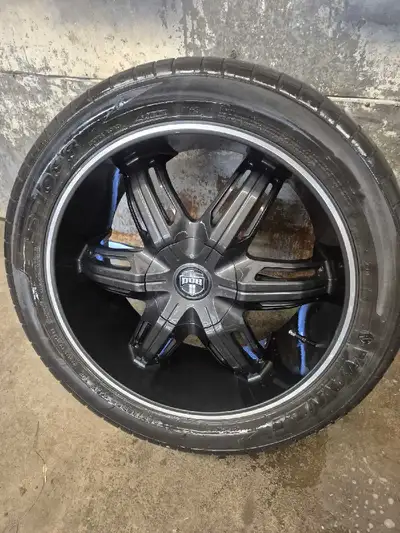 22 inch dubb rims. Fits chevy or dodge. 6 bolt trucks wiith 275 50 22 Bridgestone tires. $1200 rims...