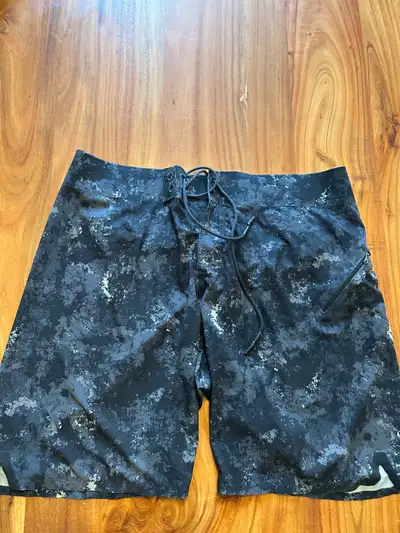 men’s lululemon shorts xl $25, View more