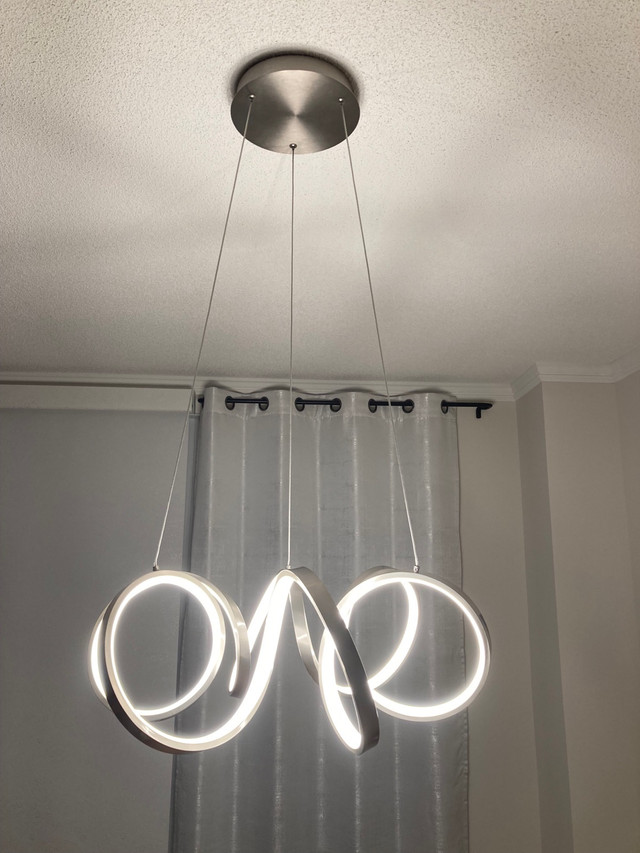 Deux luminaires DEL dans Éclairage intérieur et plafonniers  à Lévis