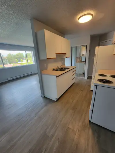 Corner suite, 3rd floor, available now. Suitable for 1 quiet, respectful individual with excellent r...