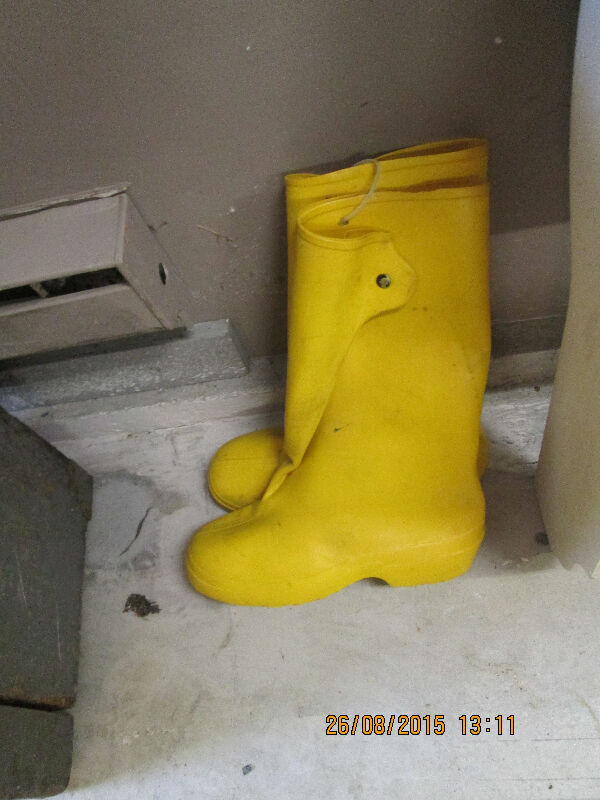 COUVRE CHAUSSURES  DE TRAVAIL EN CAOUTCHOUC  GR.12 dans Autre  à Trois-Rivières