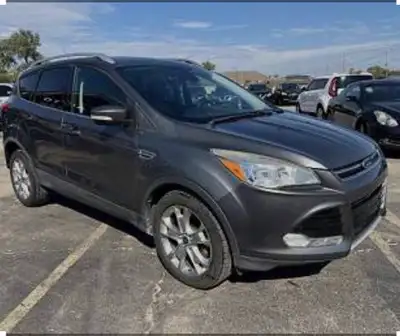 2014 Ford Escape 298,000kms Fully loaded with panoramic moonroof, black leather interior, and Blueto...