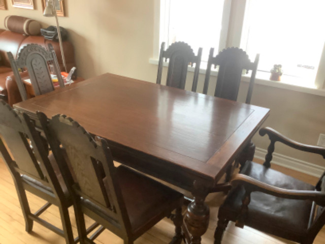 ANTIQUE SOLID CLASSY OAK WOOD/LEATHER DINING SET ~ CIRCA 1920 in Arts & Collectibles in Thunder Bay - Image 2