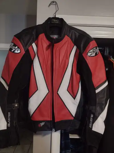 Absolutely pristine as new leather jacket. This coat has venting in the sides as well as elbow and b...