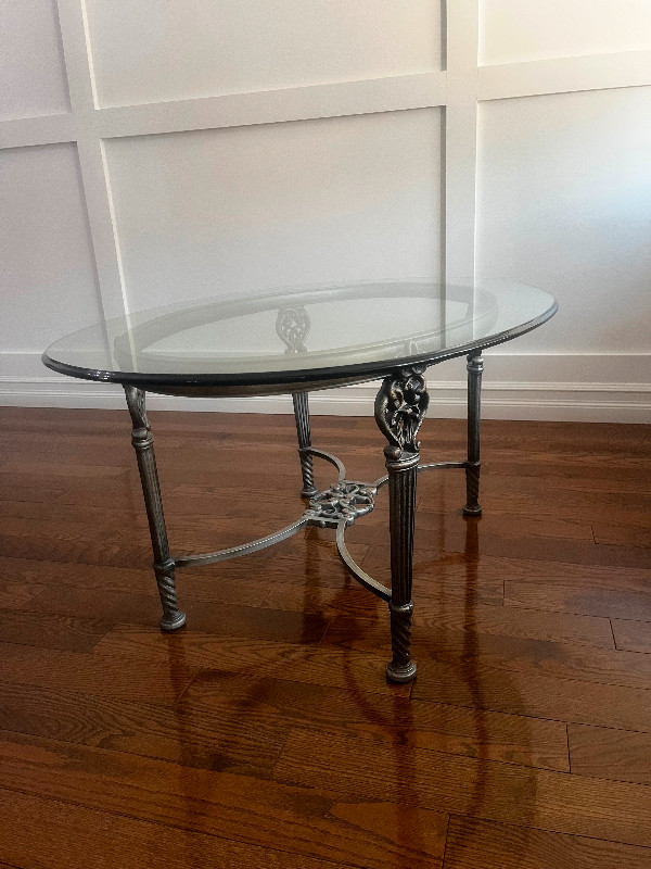 Coffee Table in Coffee Tables in Markham / York Region - Image 2