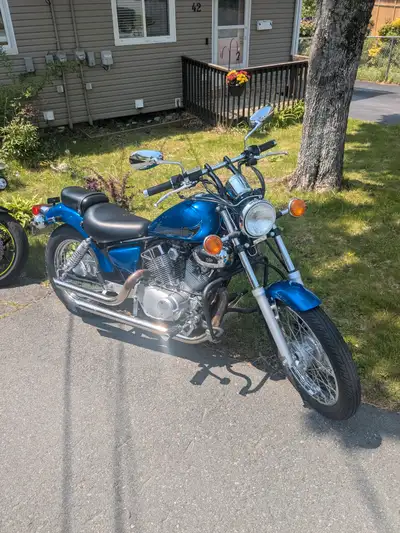 2015 Yamaha 250 VStar.. really good condition, excellent starter bike, engine crash bars installed,...