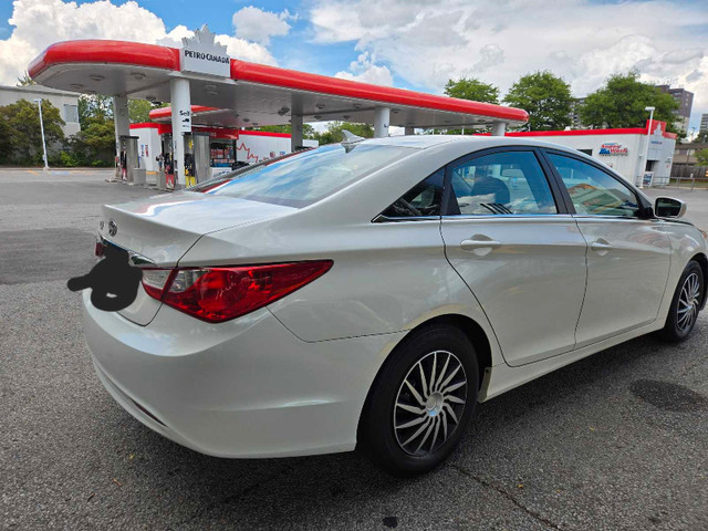 2012 hyundai sonata   in Cars & Trucks in City of Toronto - Image 3