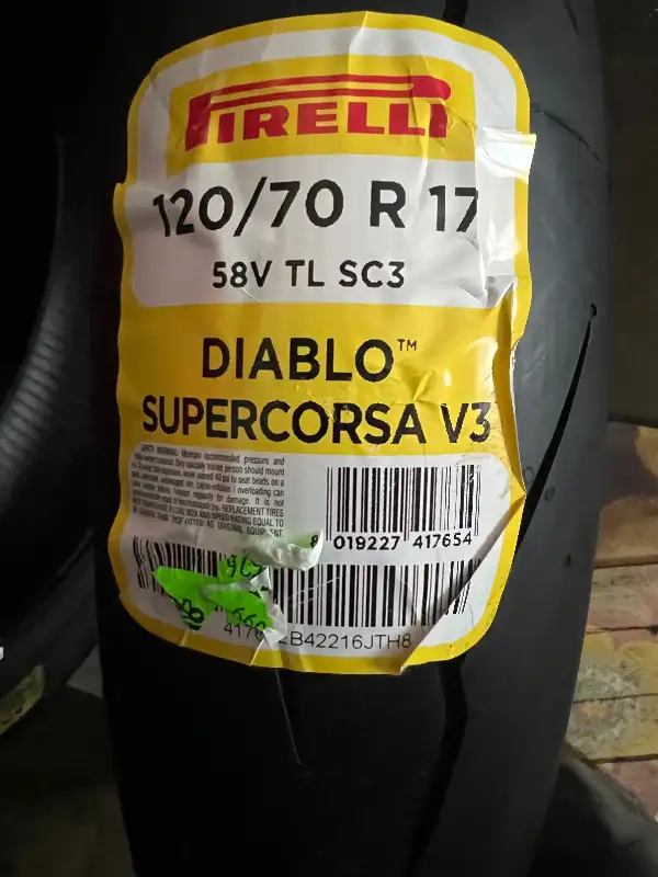 Pirelli Diablo Supercorsa V4 tires rear 180/55/17 120 street dot in Other in Barrie - Image 7